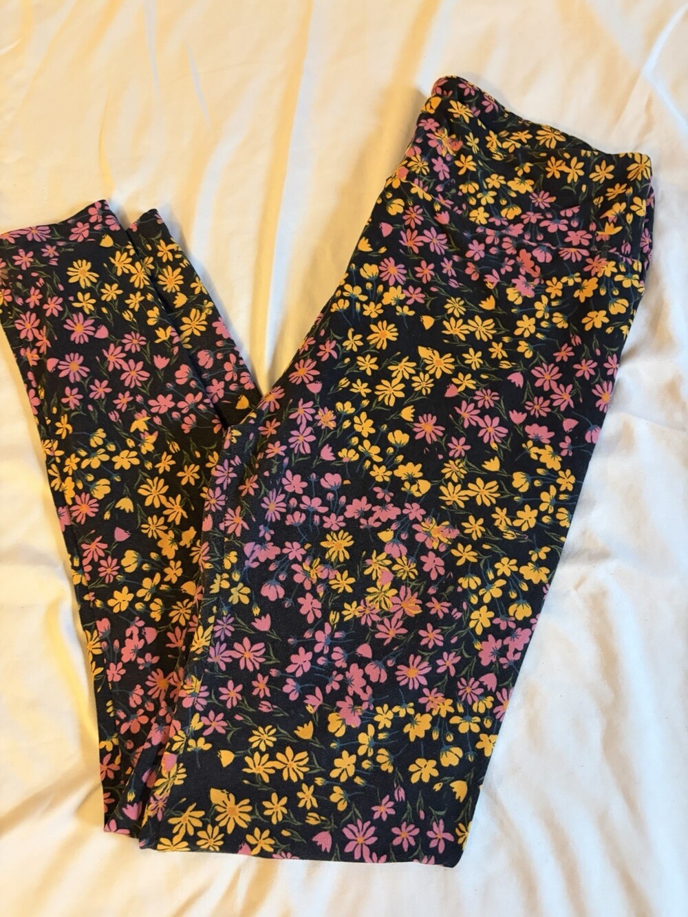 Woman’s LulaRoe Leggings. Multi Floral. Tall & Curvy.